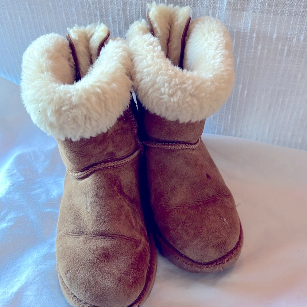 Classic uggs boots